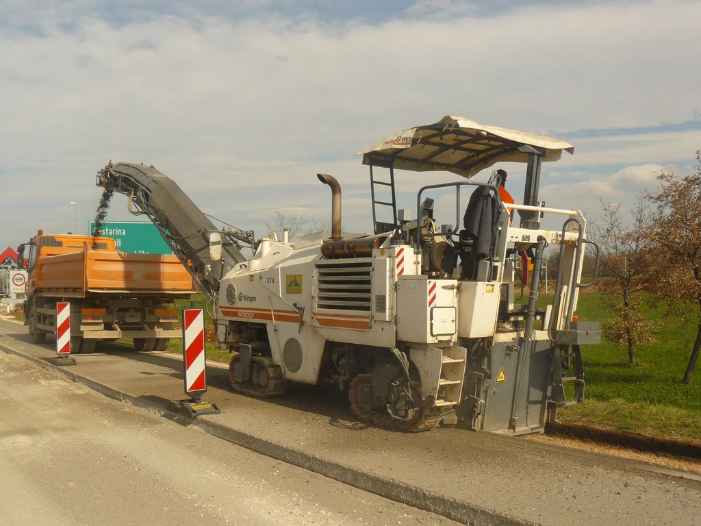 WIRTGEN W 1200 F GLODALICA NA GRADILIŠTU U ISTRI - AQUAPARK ISTRALANDIA