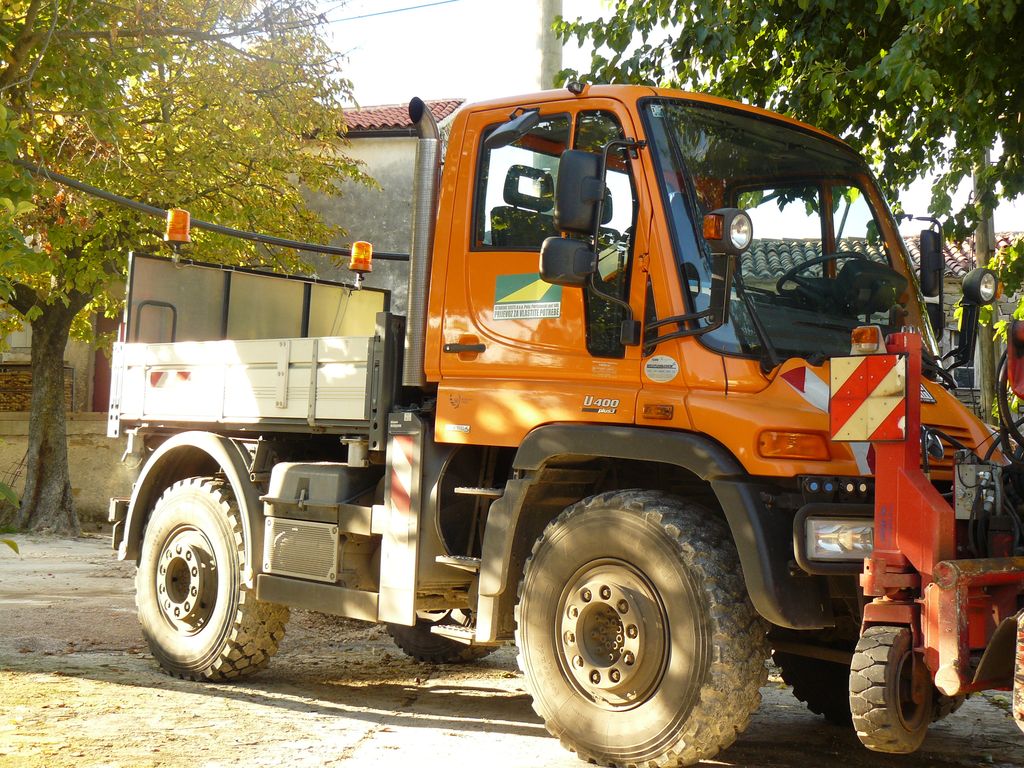 MERCEDES-BENZ UNIMOG - U 400