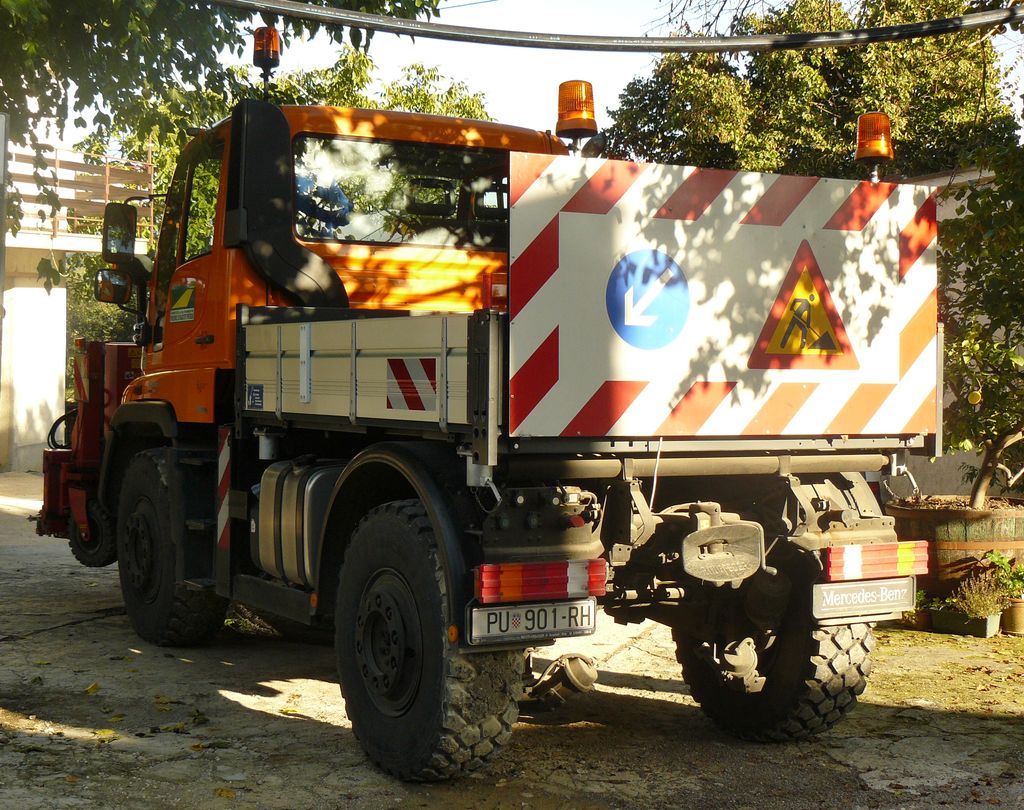 MERCEDES-BENZ UNIMOG - U 400